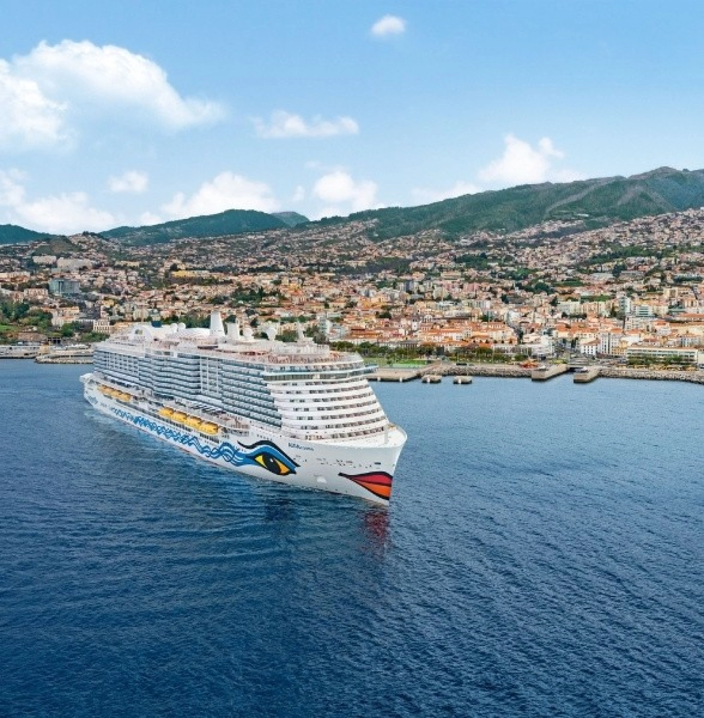 AIDAcosma vor Kanareninsel