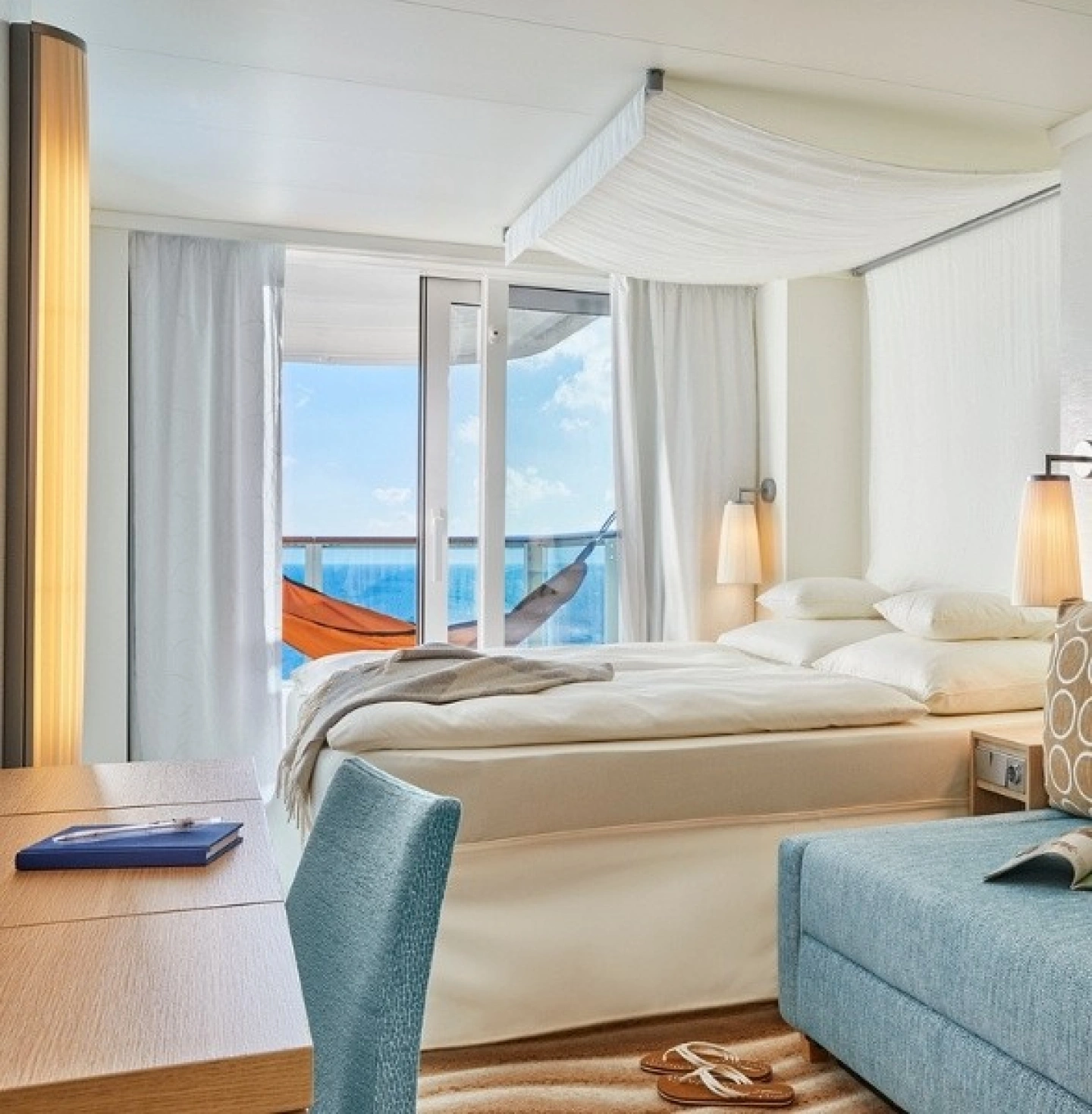 Kabine mit Balkon und Hängematte