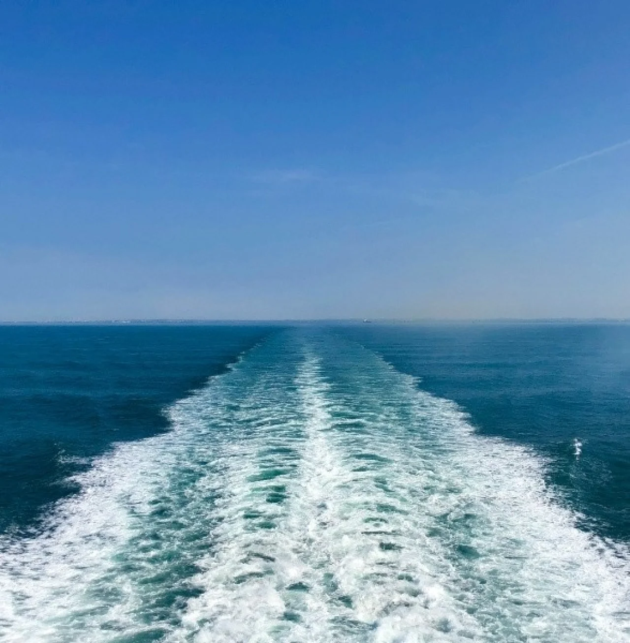 Heckwelle eines Kreuzfahrtschiffes