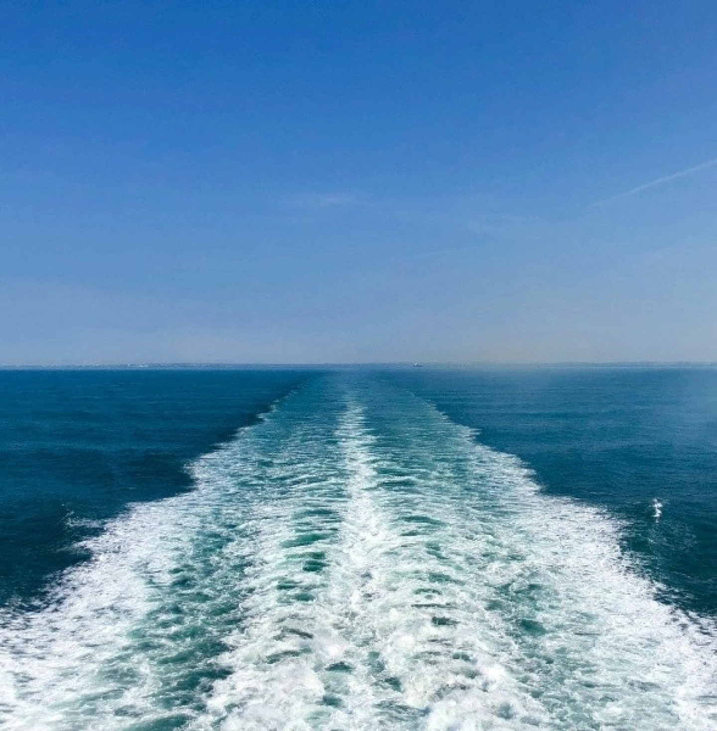 Heckwelle eines Kreuzfahrtschiffes