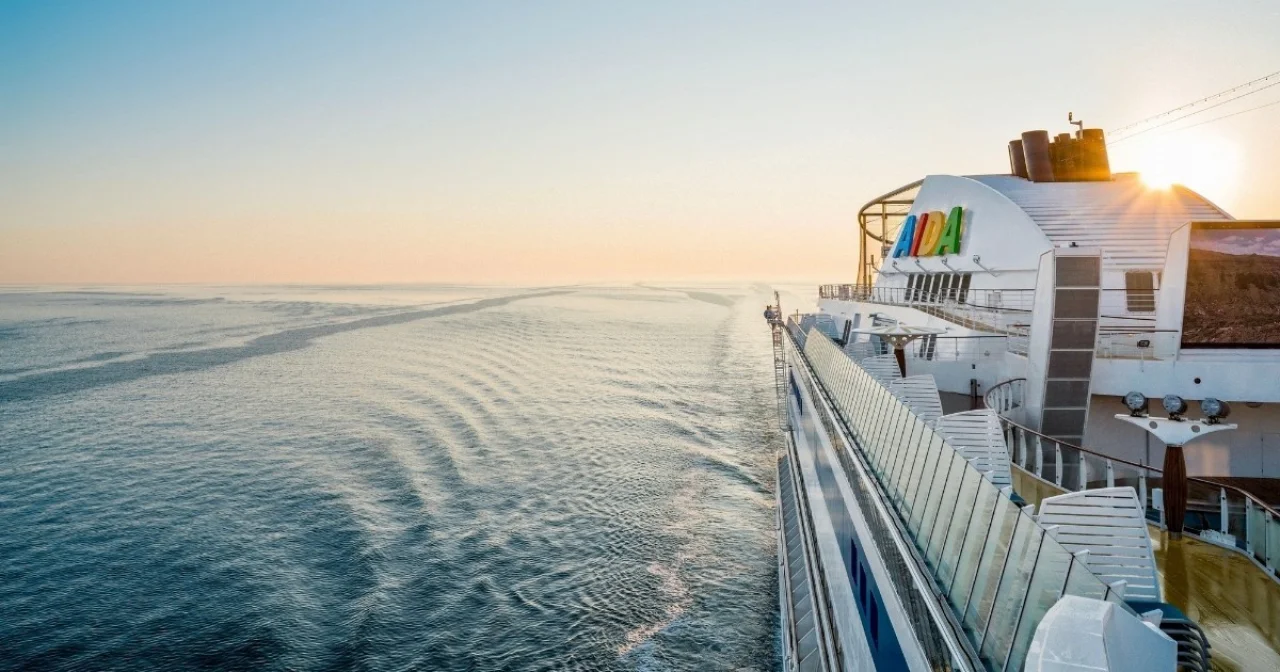 AIDA Schiff bei Sonnenuntergang