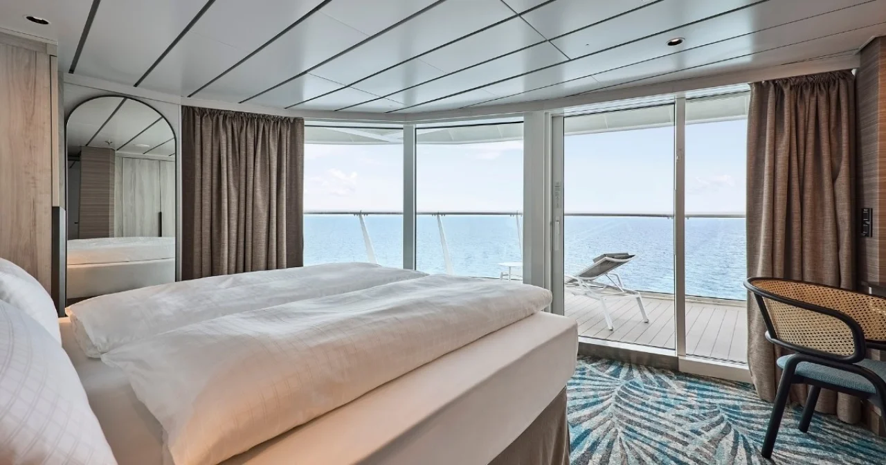 Schlafzimmer der Fernweh Suite auf der Mein Schiff Relax