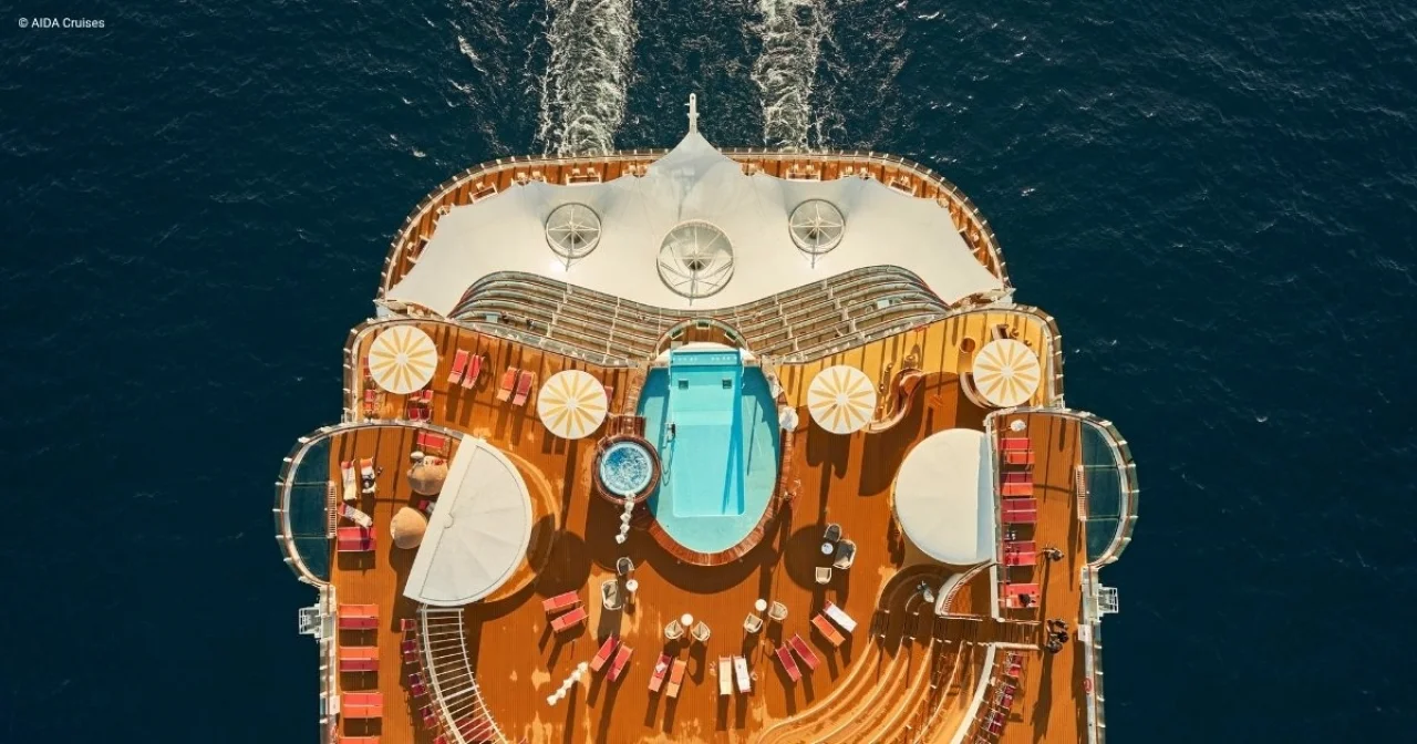 AIDAcosma Heck aus Luft fotografiert
