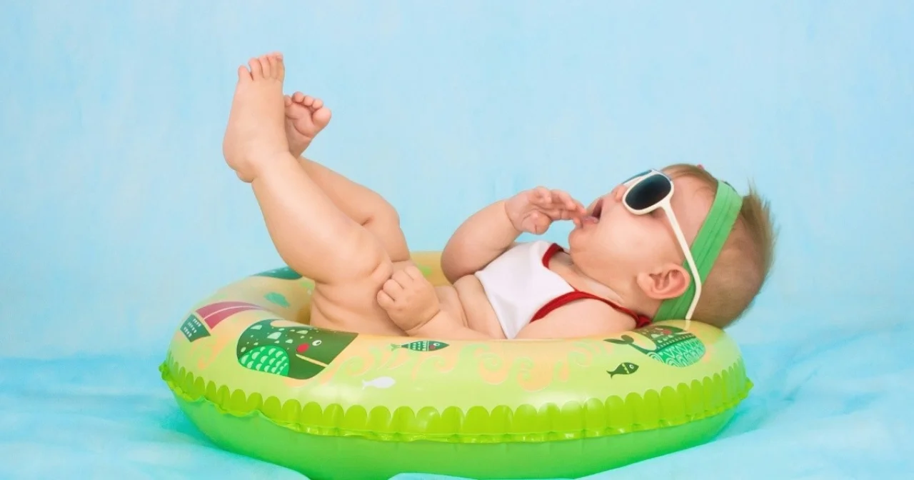 Baby beim Schwimmen