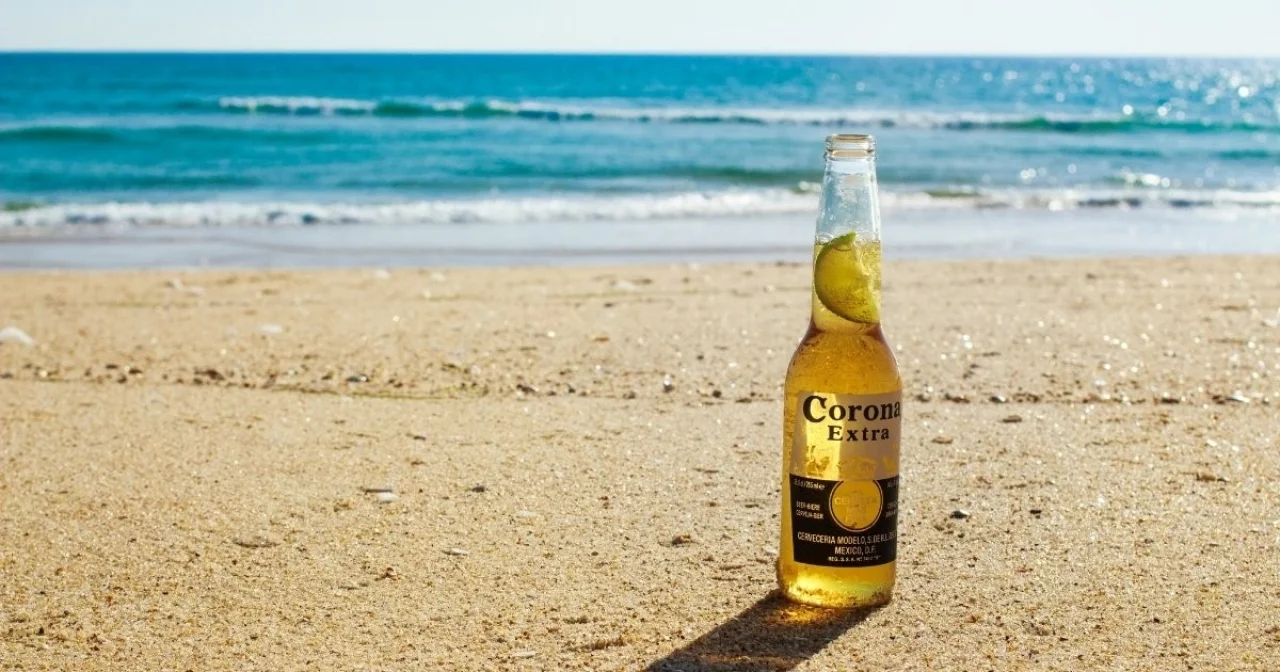 Bierflasche am Strand