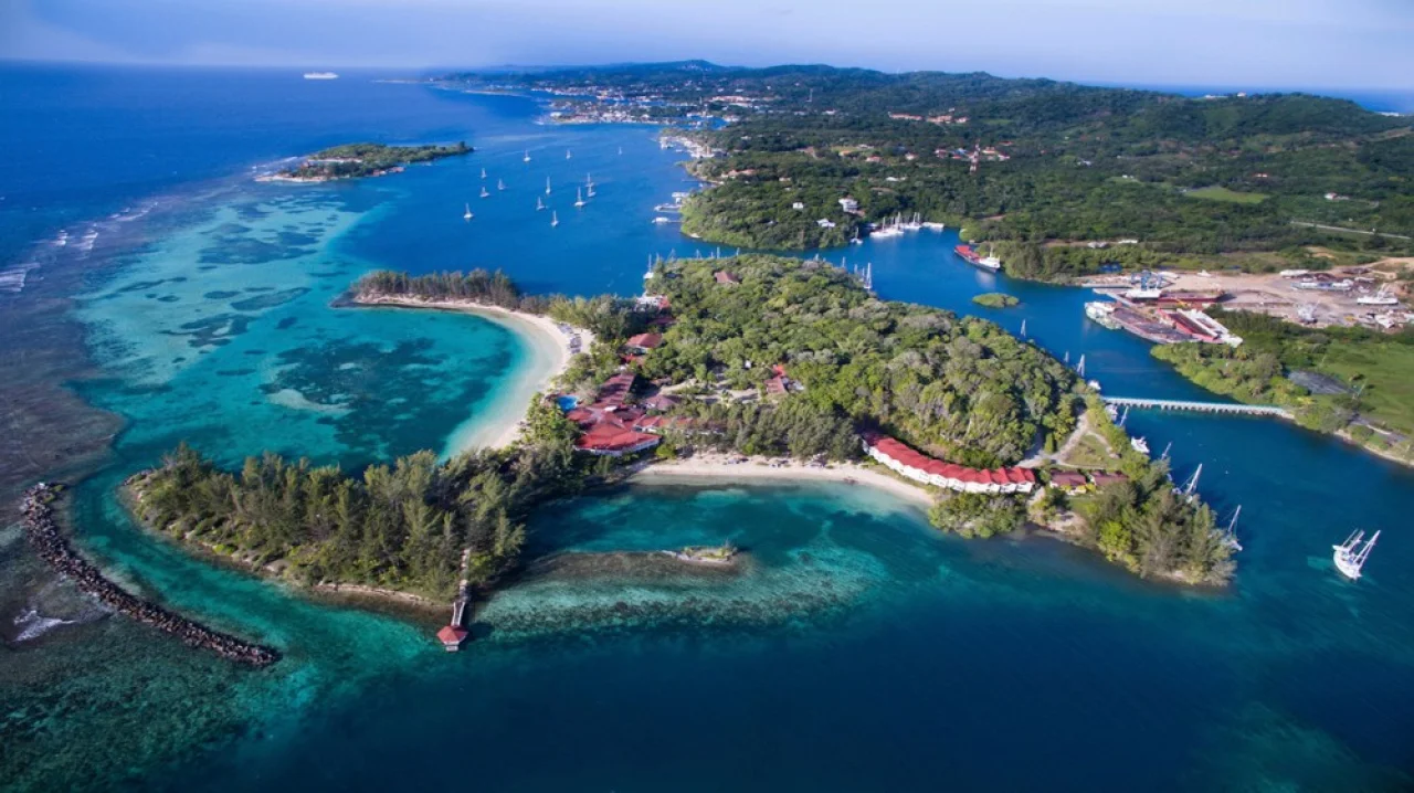 Hafenbild Roatán