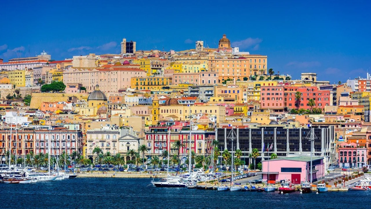 Hafenbild Cagliari (Sardinien)