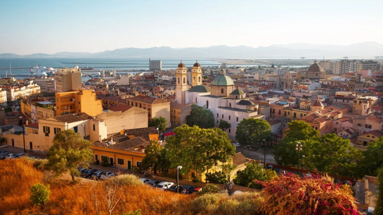 Hafenbild Cagliari (Sardinien)