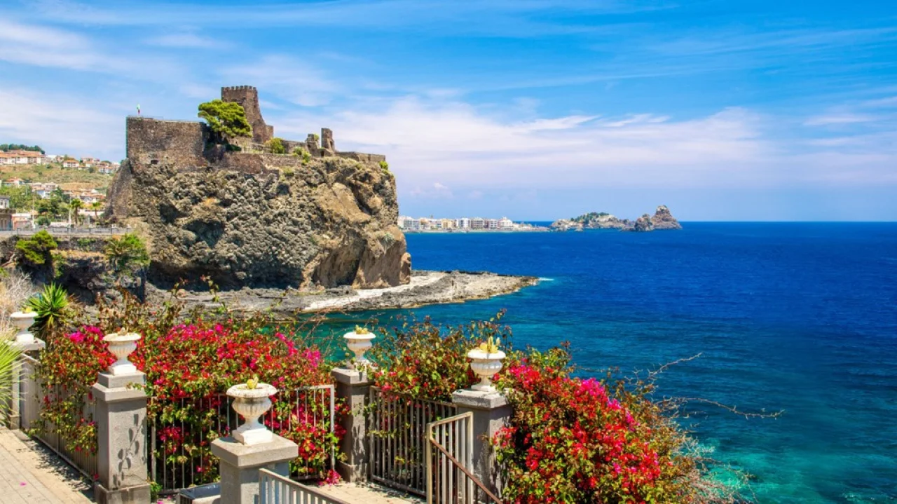 Hafenbild Catania (Sizilien)