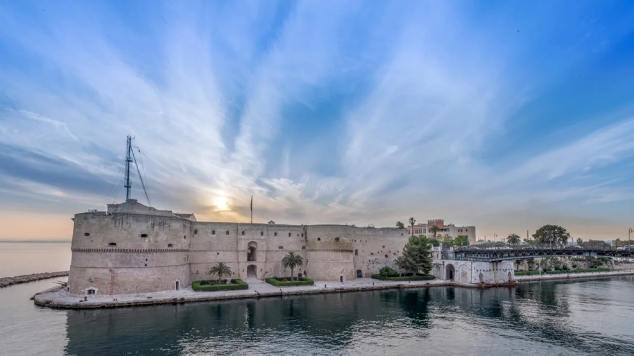Hafenbild Taranto