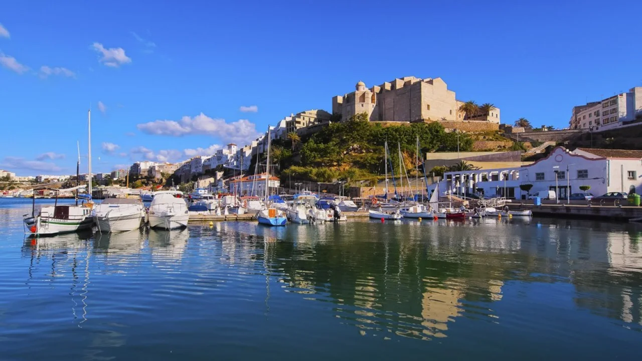 Hafenbild Mahon (Menorca)