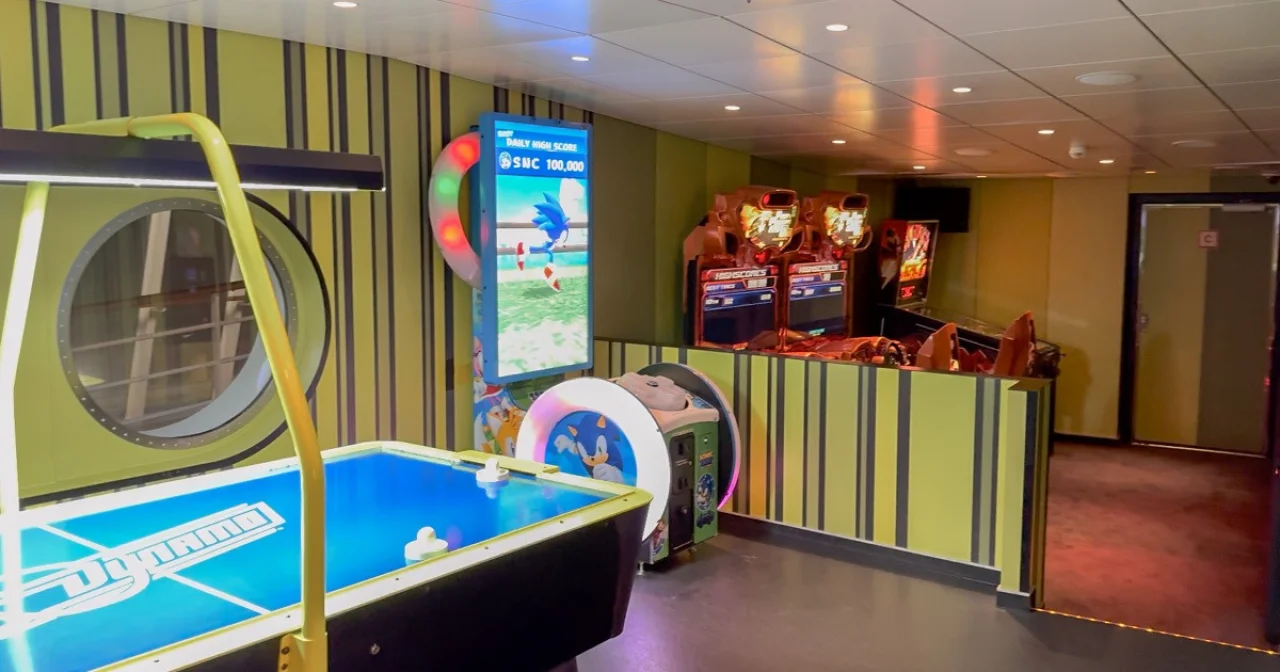 HYPE Teens Lounge/ Wave Club Teens Lounge